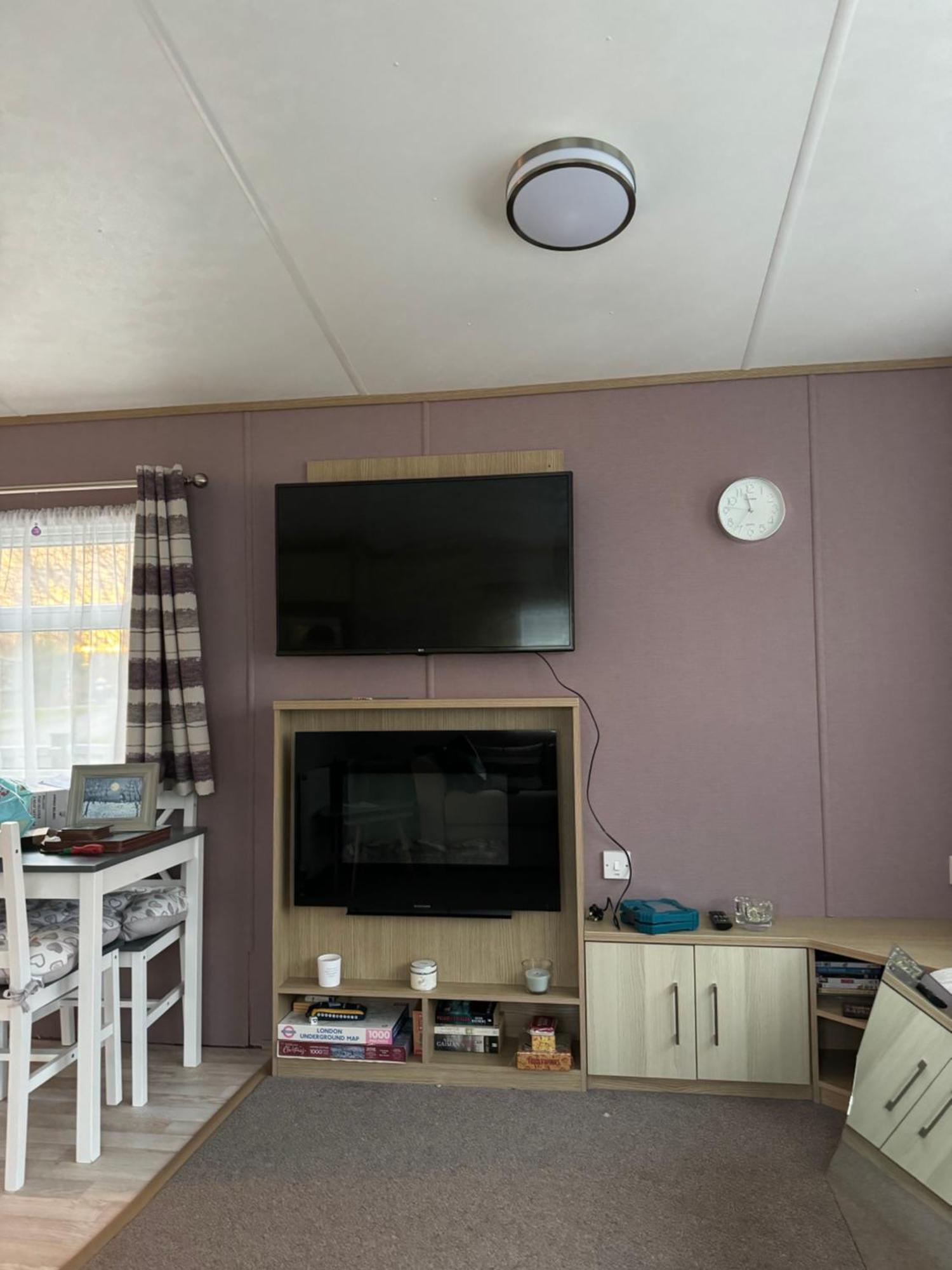 2 Bedroom Lakeview Lodge - Ensuite & Balcony Deck Carnforth Exterior photo