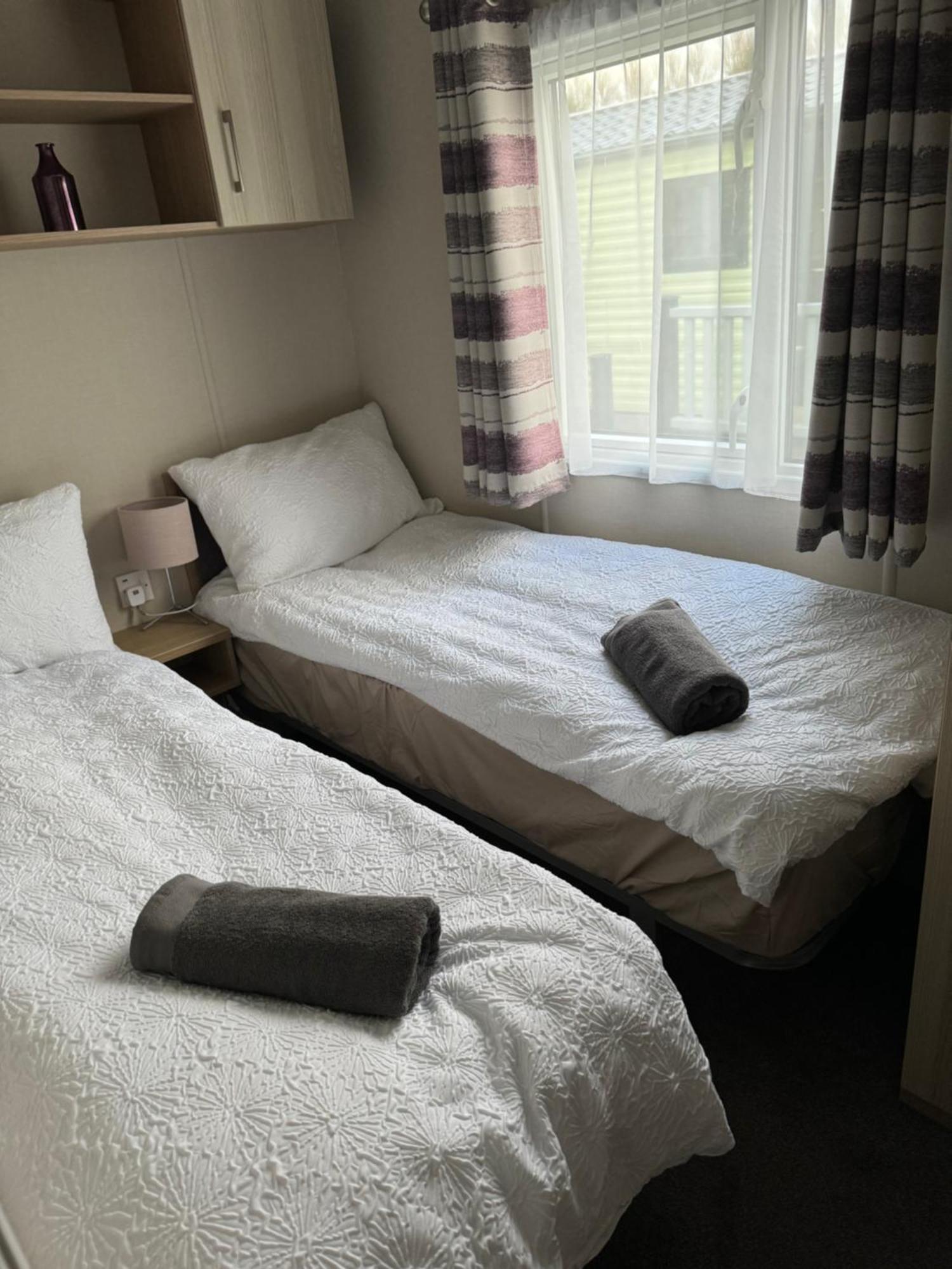 2 Bedroom Lakeview Lodge - Ensuite & Balcony Deck Carnforth Exterior photo