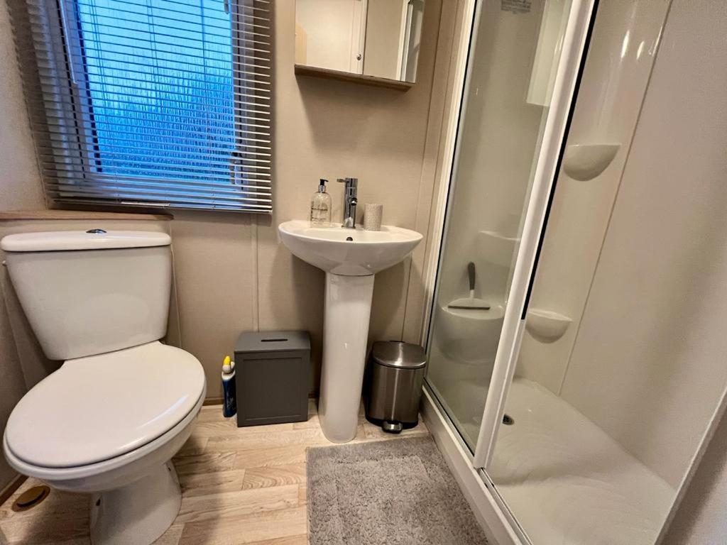 2 Bedroom Lakeview Lodge - Ensuite & Balcony Deck Carnforth Exterior photo