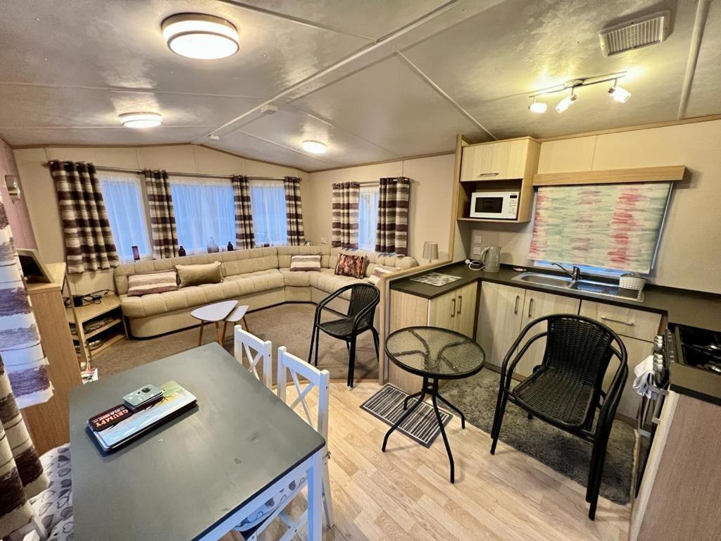 2 Bedroom Lakeview Lodge - Ensuite & Balcony Deck Carnforth Exterior photo