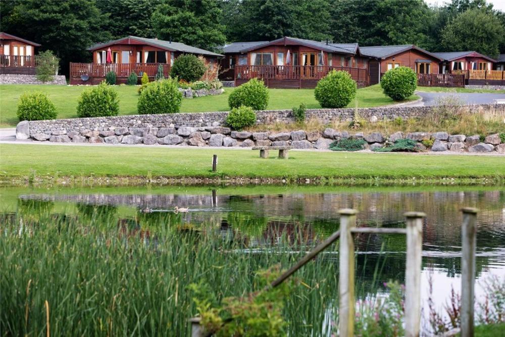 2 Bedroom Lakeview Lodge - Ensuite & Balcony Deck Carnforth Exterior photo