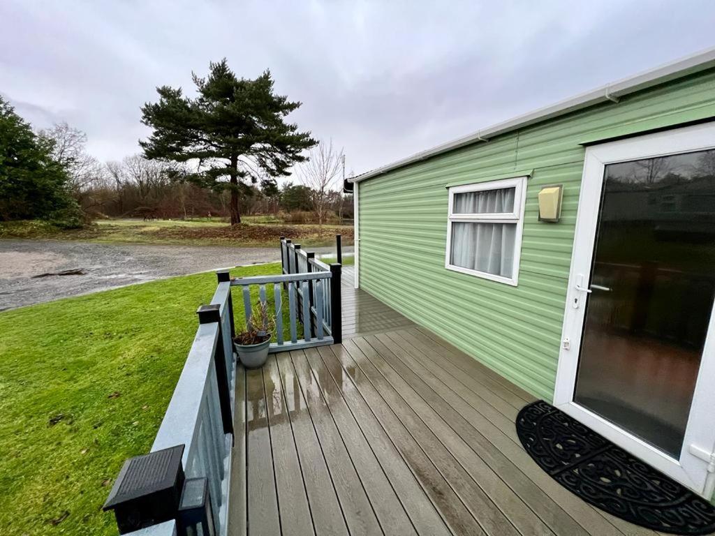 2 Bedroom Lakeview Lodge - Ensuite & Balcony Deck Carnforth Exterior photo