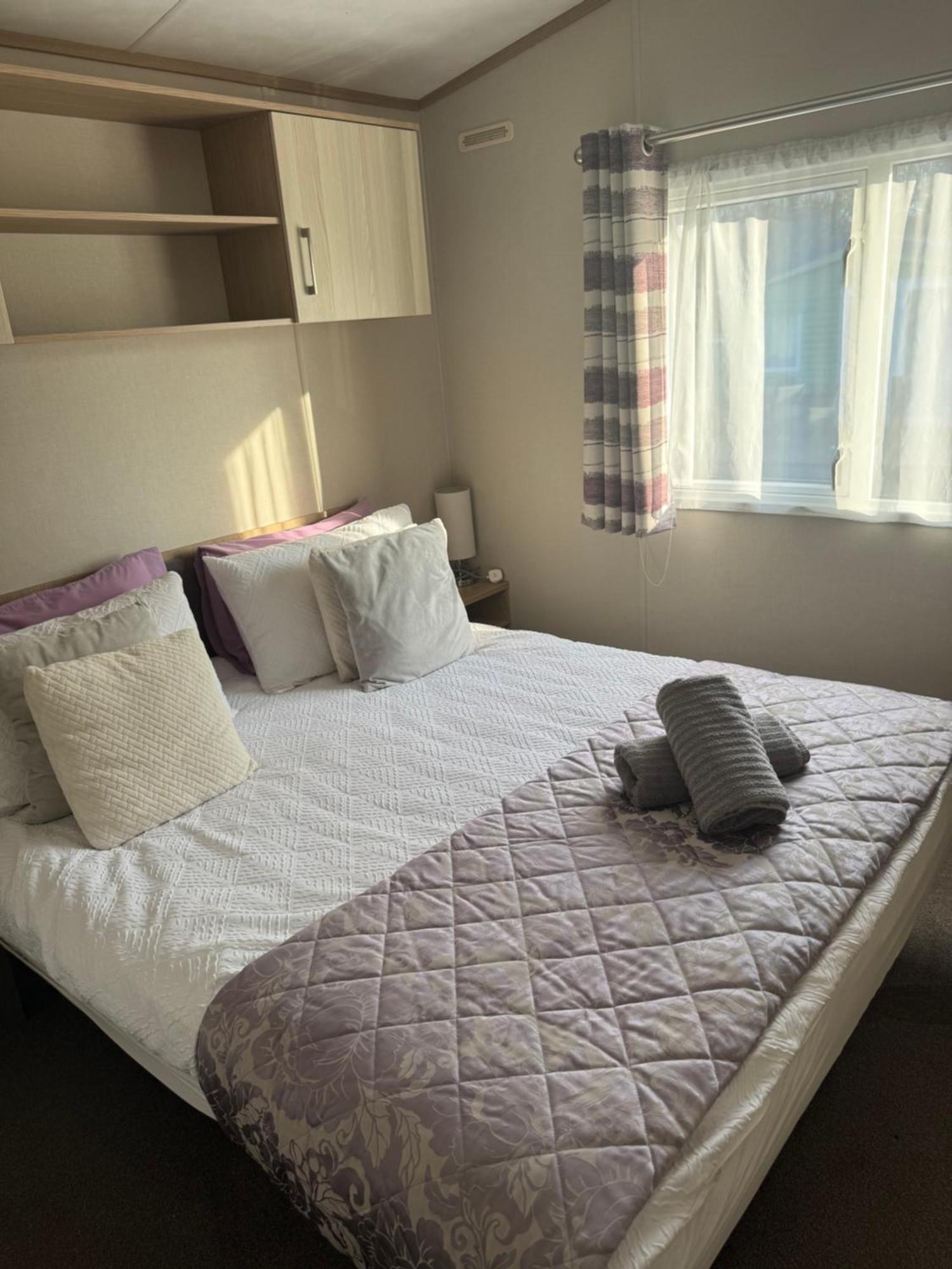 2 Bedroom Lakeview Lodge - Ensuite & Balcony Deck Carnforth Exterior photo